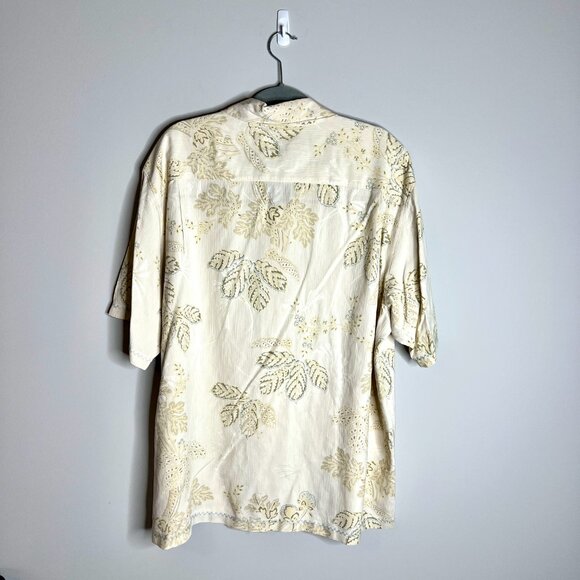 Tommy Bahama 100% Silk Hawaiian Floral Embroidered Print Button-Up Vacation XL - Picture 3 of 3